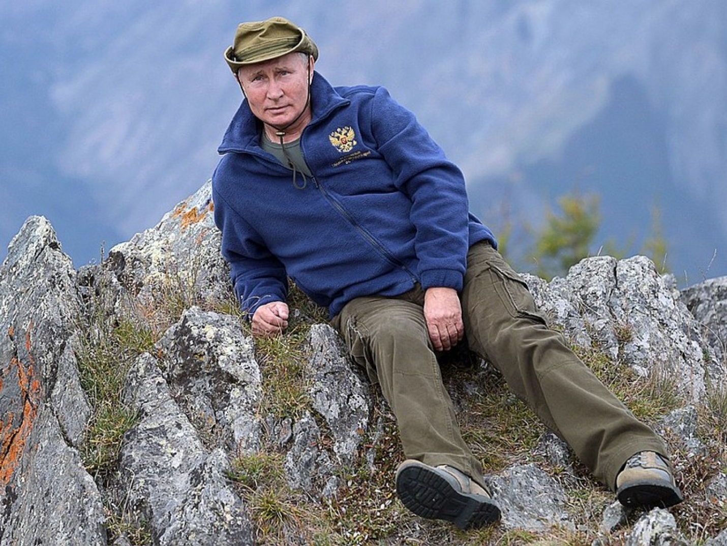 Путин побывал в сибирской тайге вместе с Шойгу перед своим днём рождения 